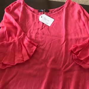 Boutique ruffle shirt sleeve top(NWT)